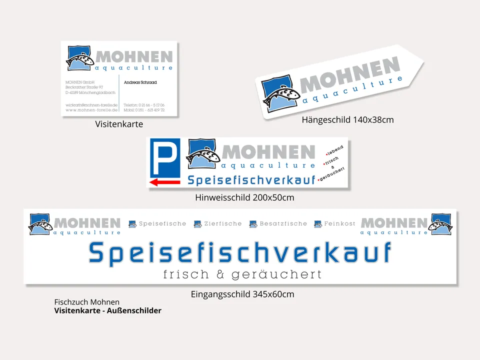 Visitenkarte und drei Außenschilder für die Fischzucht Mohnen, darunter das Eingangsschild „Speisefischverkauf“.